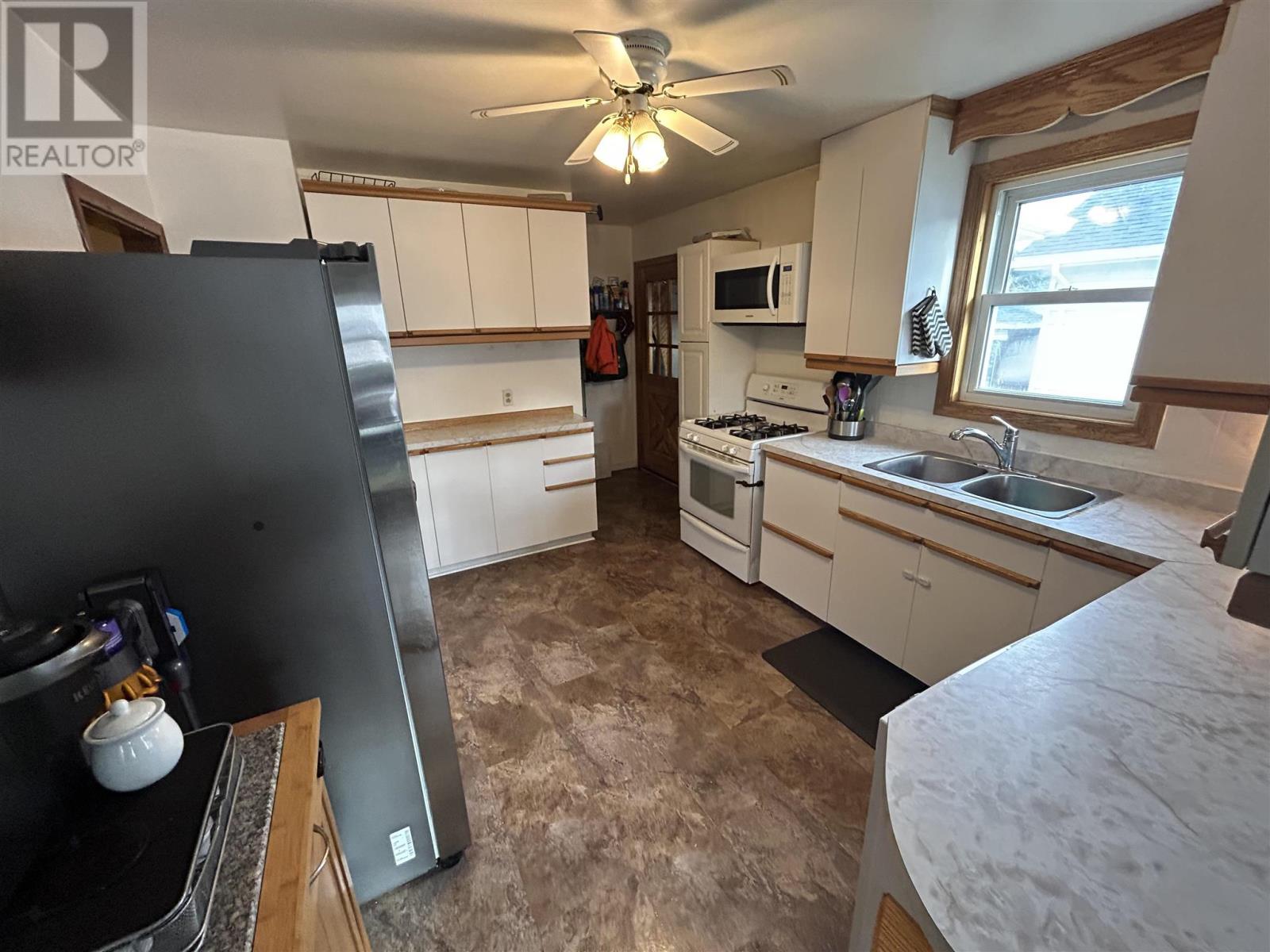314 Ontario St, White River, Ontario  P0M 3G0 - Photo 11 - SM250496