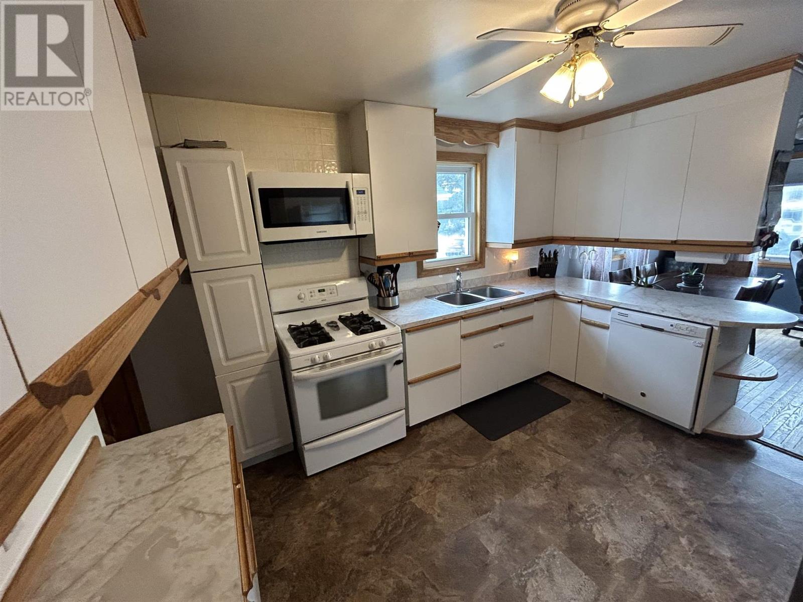 314 Ontario St, White River, Ontario  P0M 3G0 - Photo 6 - SM250496