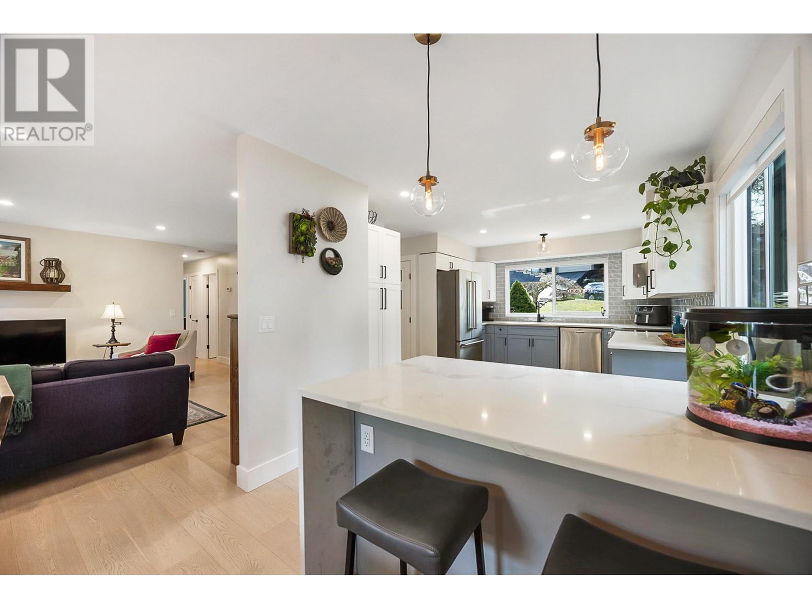 2609 Hawser Avenue, Coquitlam, British Columbia  V3C 4C9 - Photo 5 - R2978822