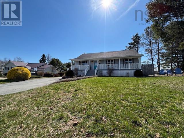 4 Cherry Lane, Bridgewater, Nova Scotia  B4V 3S3 - Photo 2 - 202505168