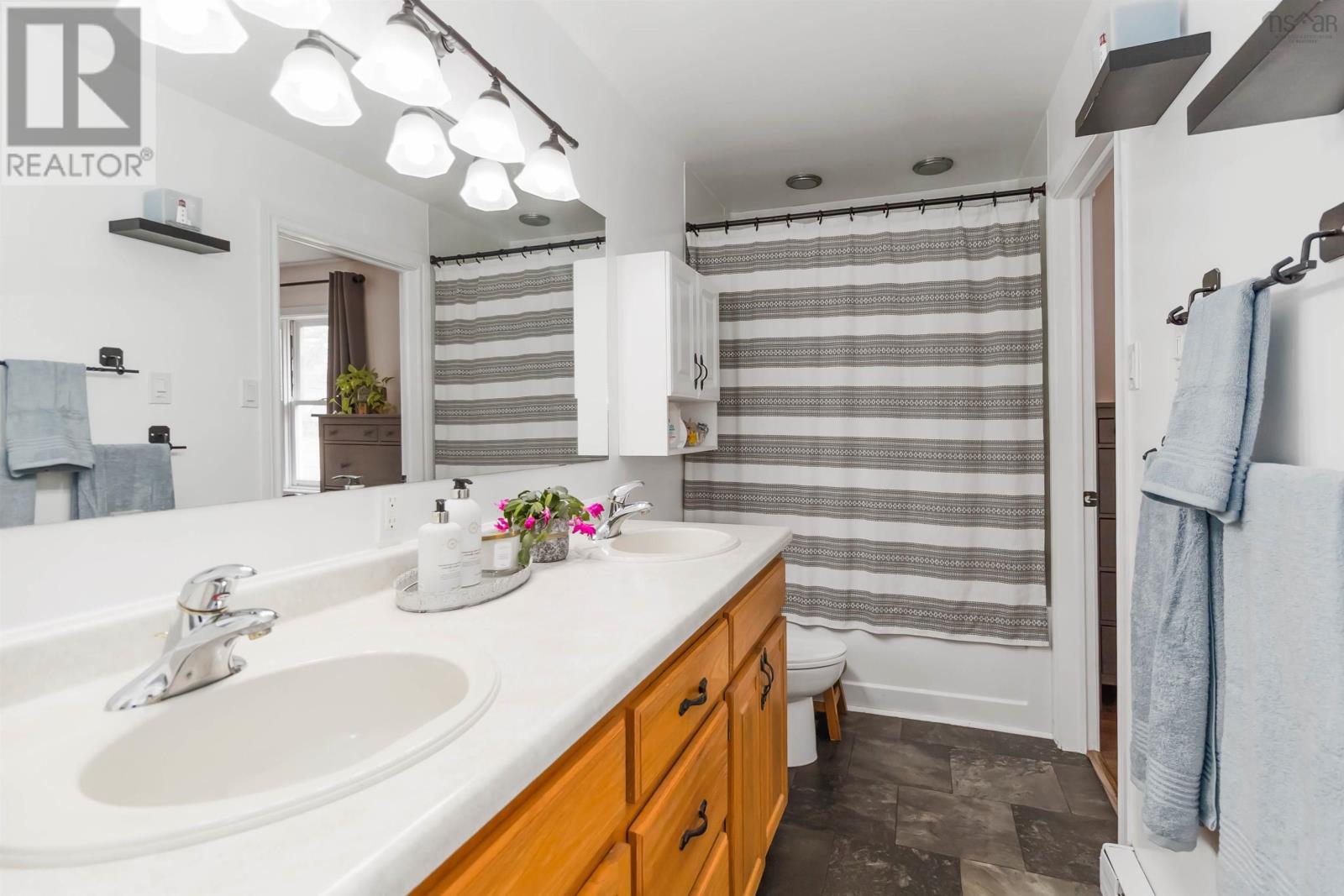 4 Cherry Lane, Bridgewater, Nova Scotia  B4V 3S3 - Photo 32 - 202505168