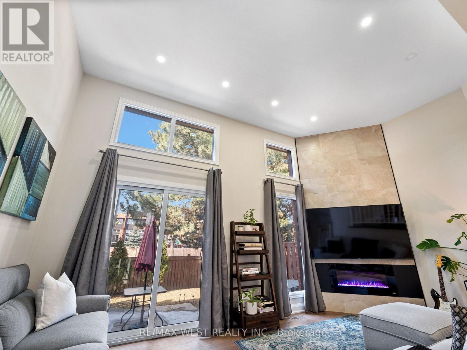 Property at 7 - 4165 FIELDGATE DRIVE image 2