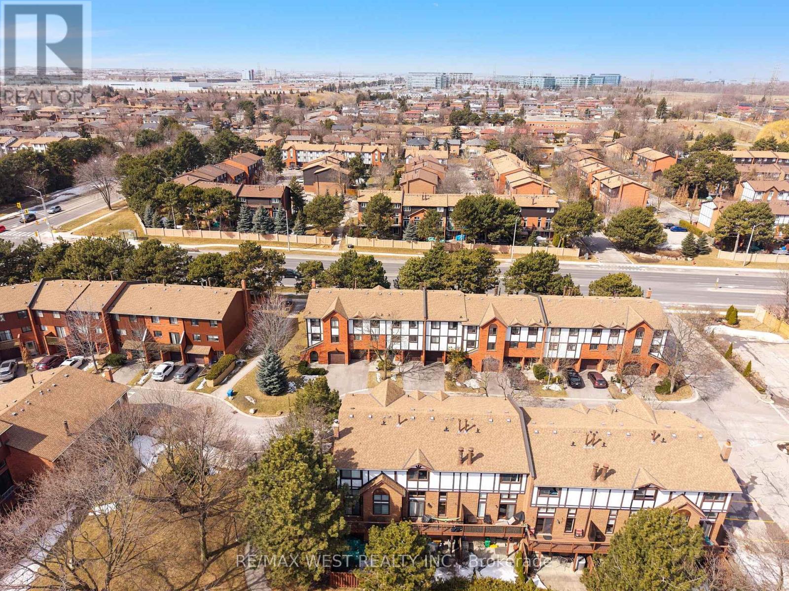 Property at 7 - 4165 FIELDGATE DRIVE image 3