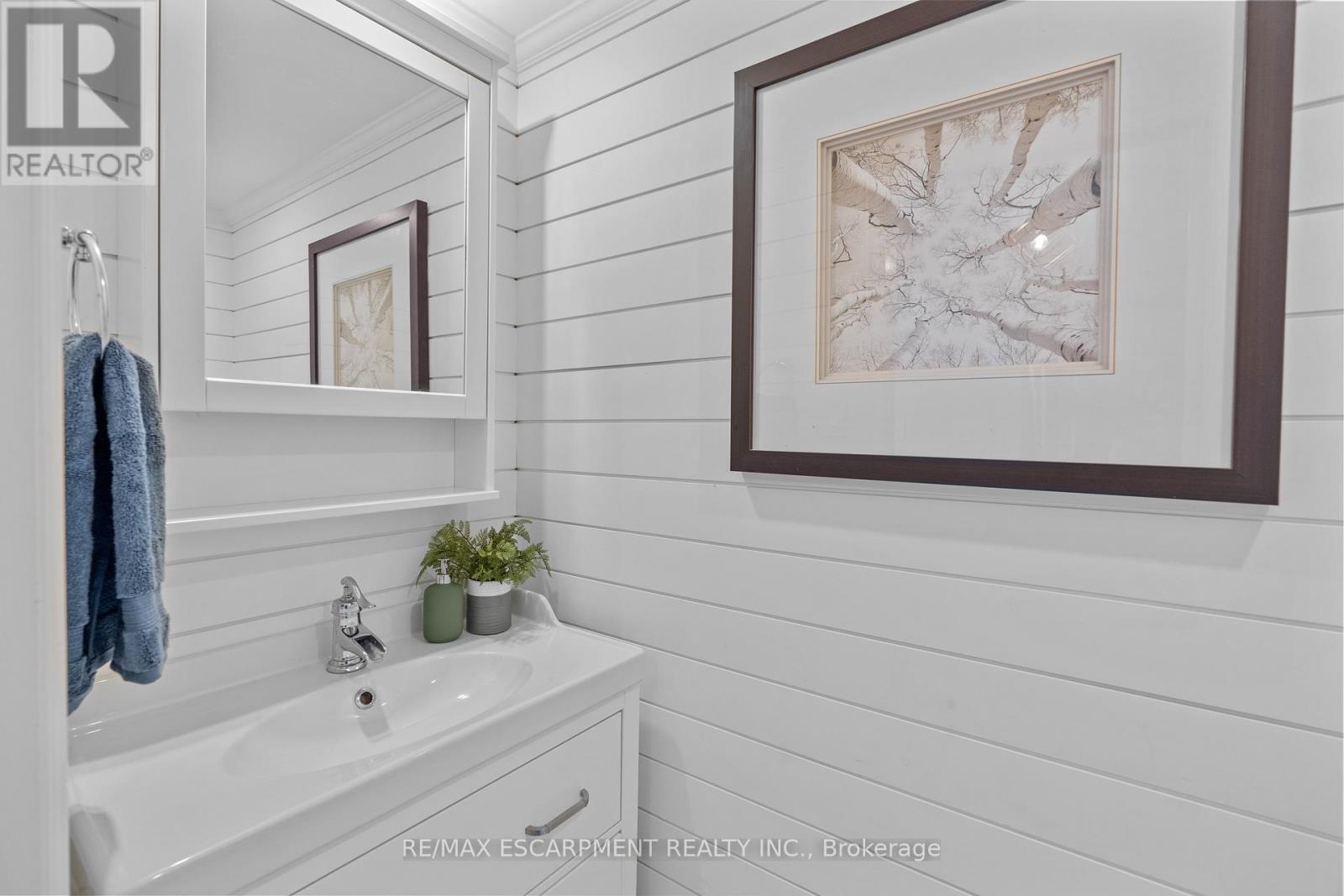 Property at 5 - 684 DYNES ROAD image 4