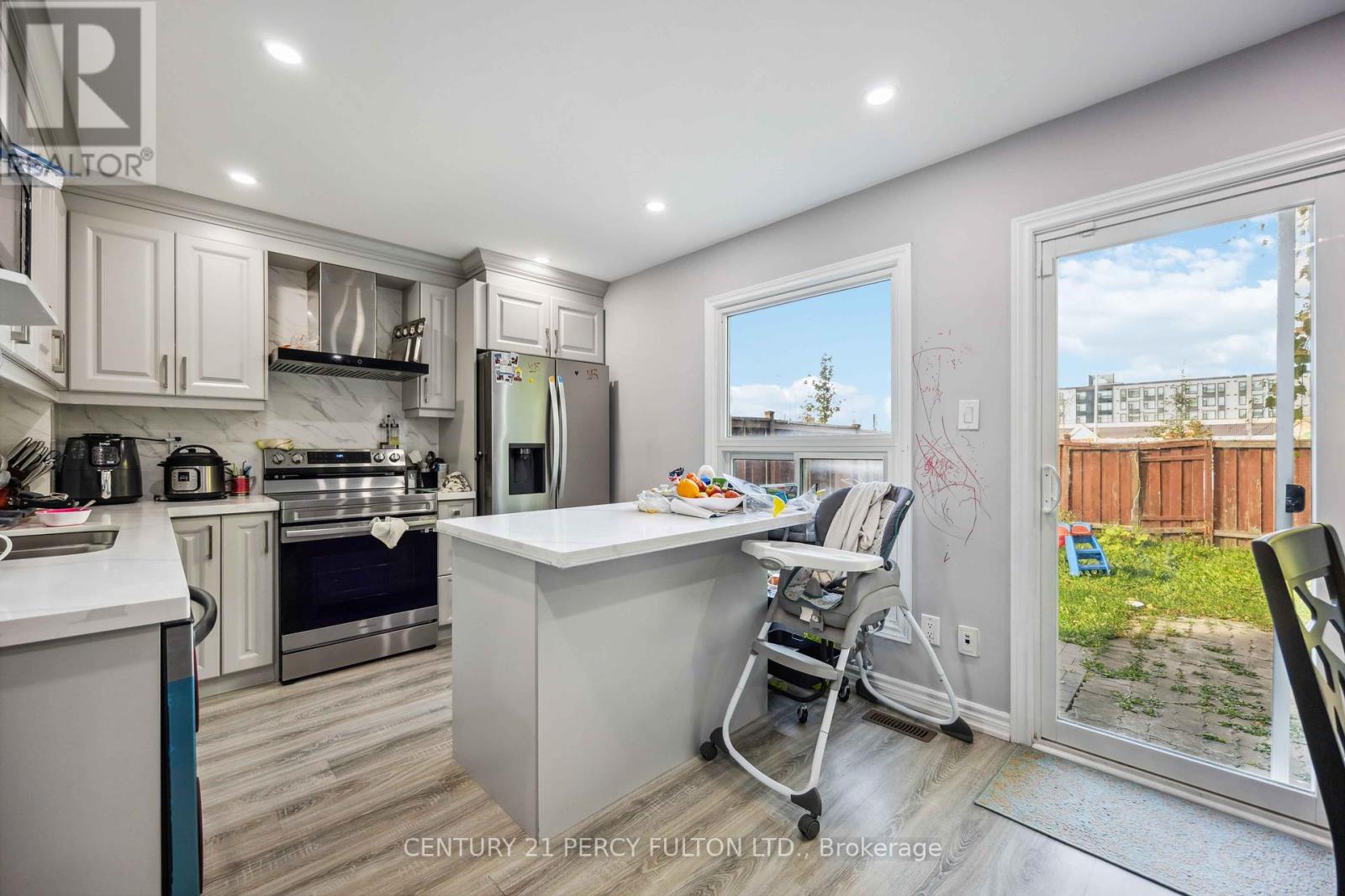47 Woolenscote Circle, Toronto, Ontario  M9V 4R6 - Photo 2 - W12021874