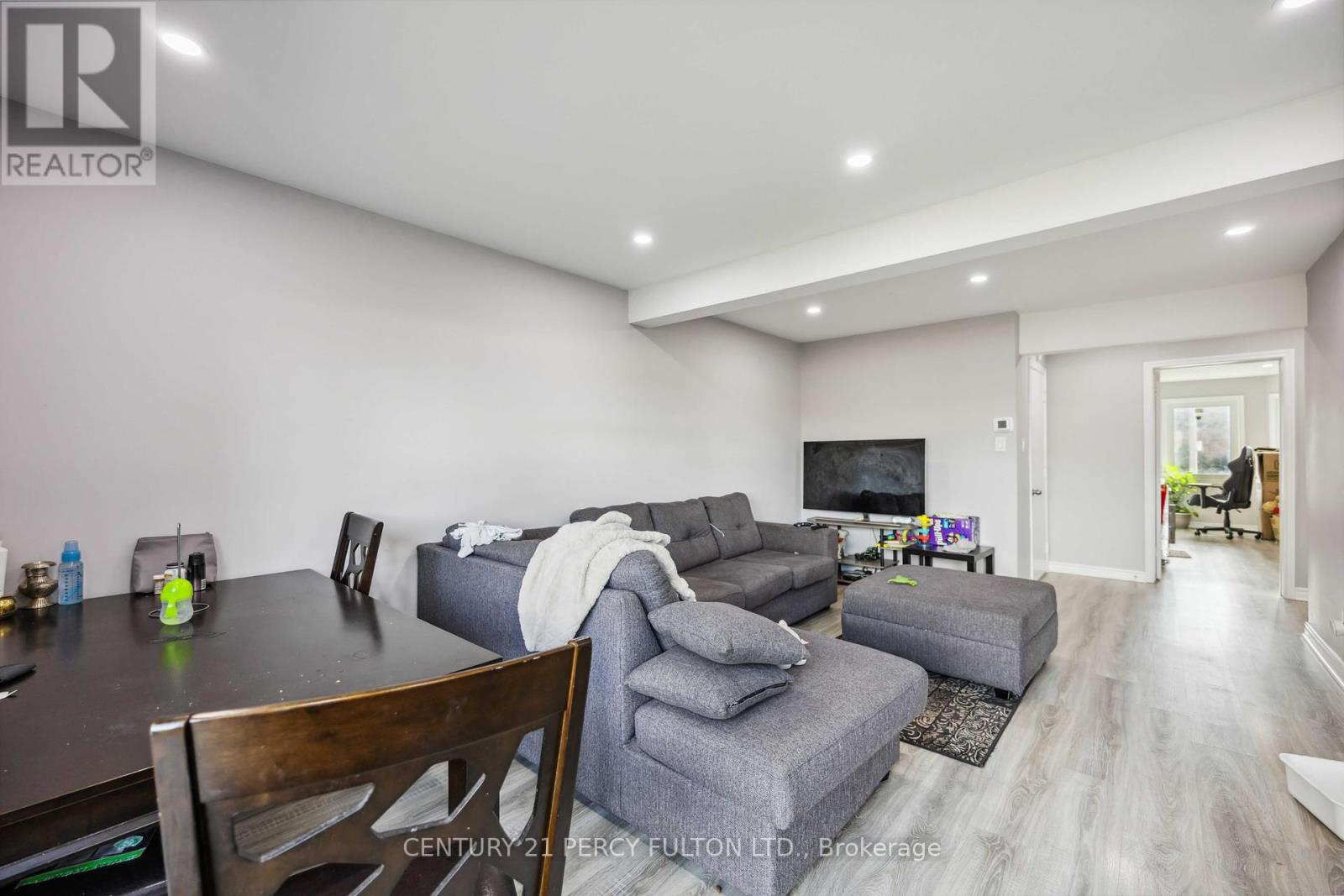 47 Woolenscote Circle, Toronto, Ontario  M9V 4R6 - Photo 8 - W12021874