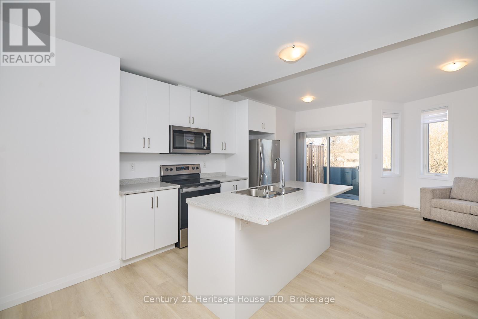Property at 31 - 1465 STATION STREET image 3