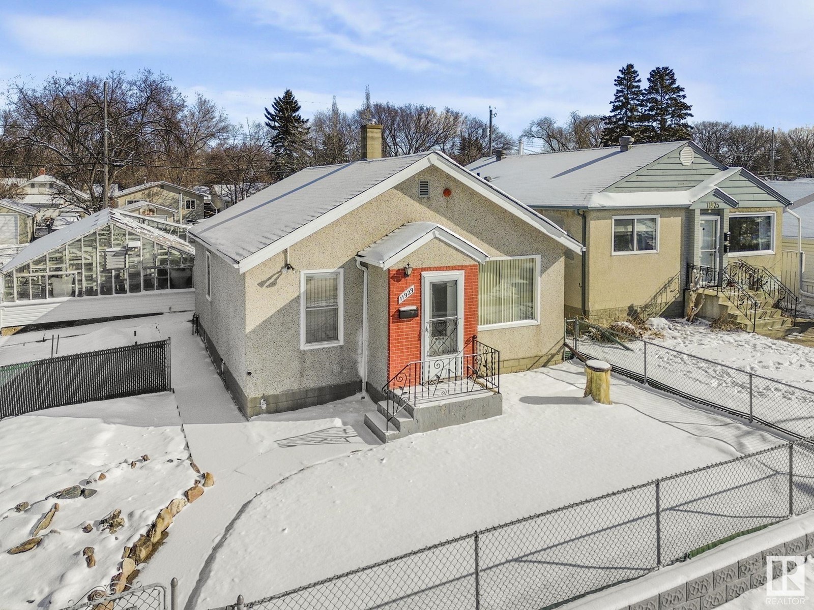 Property at 11929 54 ST NW image 1