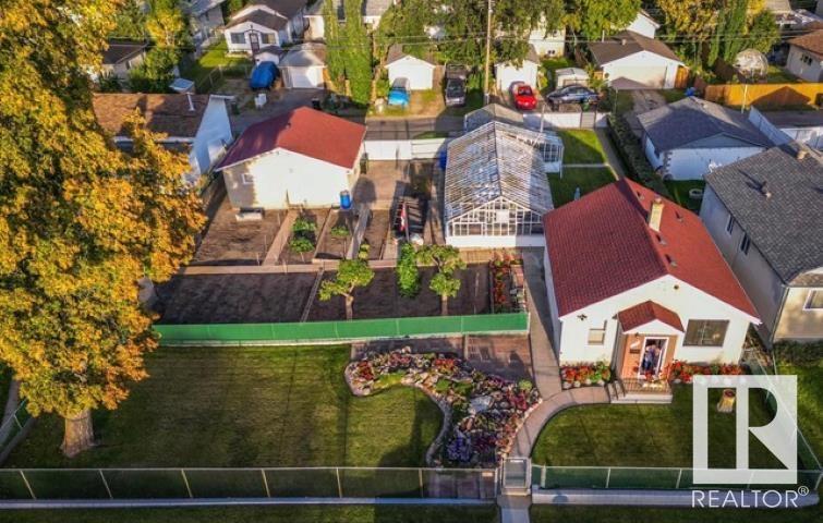 Property at 11929 54 ST NW image 4