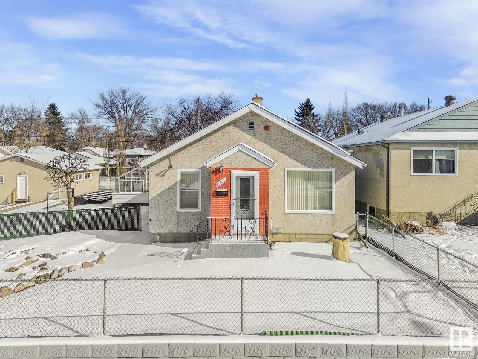 Property at 11929 54 ST NW image 2