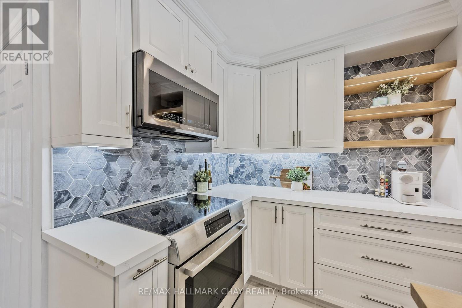 1 Ramsden Crescent, East Gwillimbury, Ontario  L0G 1V0 - Photo 10 - N11999929