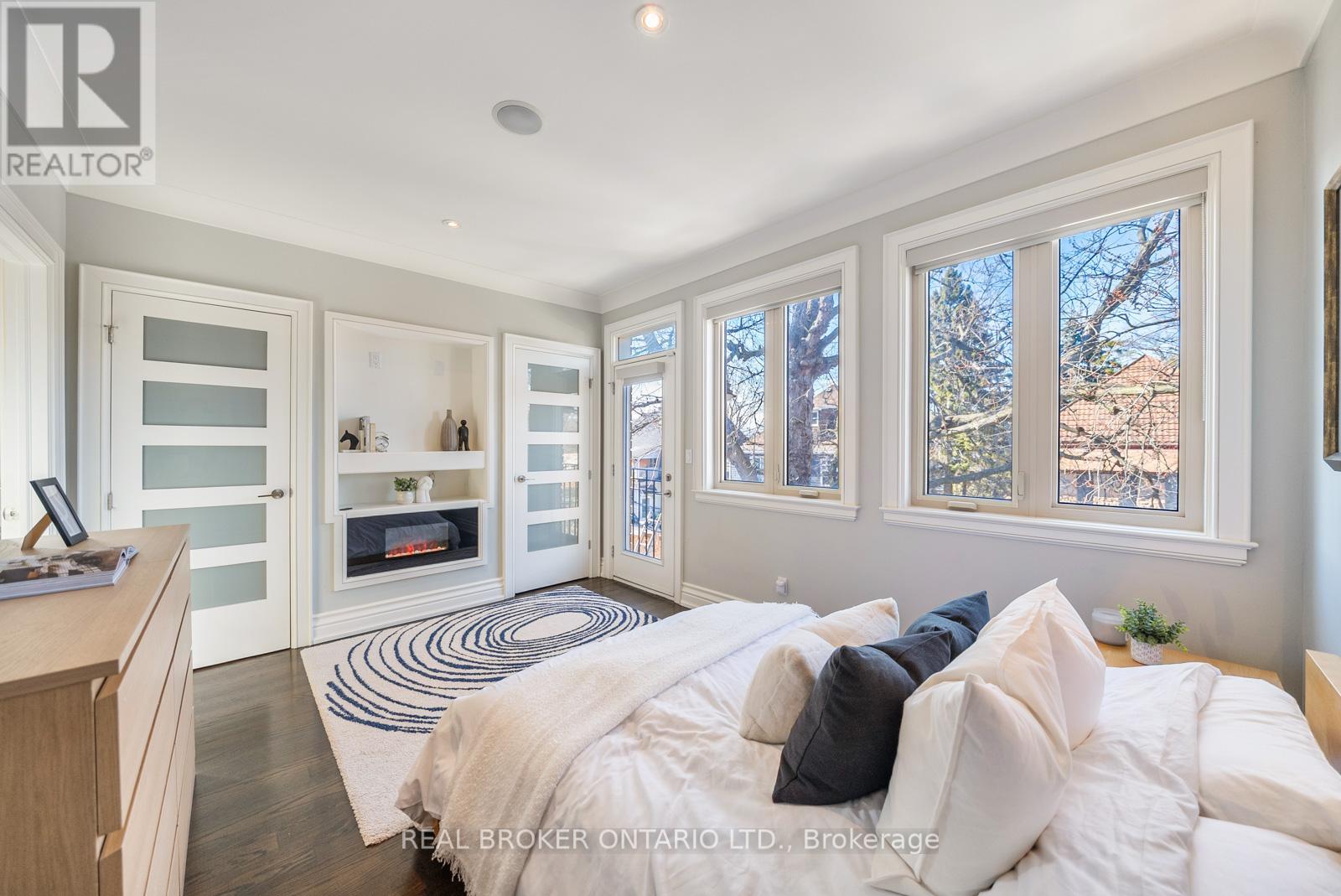 194 Lee Avenue, Toronto, Ontario  M4E 2P3 - Photo 12 - E12026145