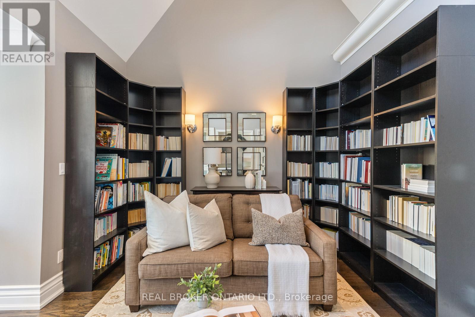 194 Lee Avenue, Toronto, Ontario  M4E 2P3 - Photo 18 - E12026145