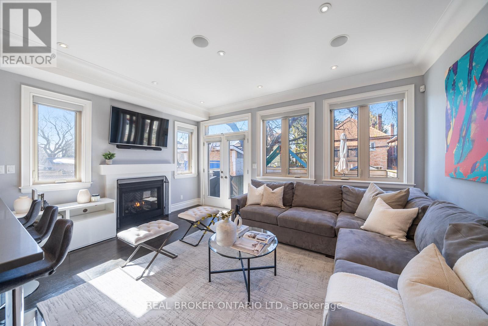 194 Lee Avenue, Toronto, Ontario  M4E 2P3 - Photo 9 - E12026145
