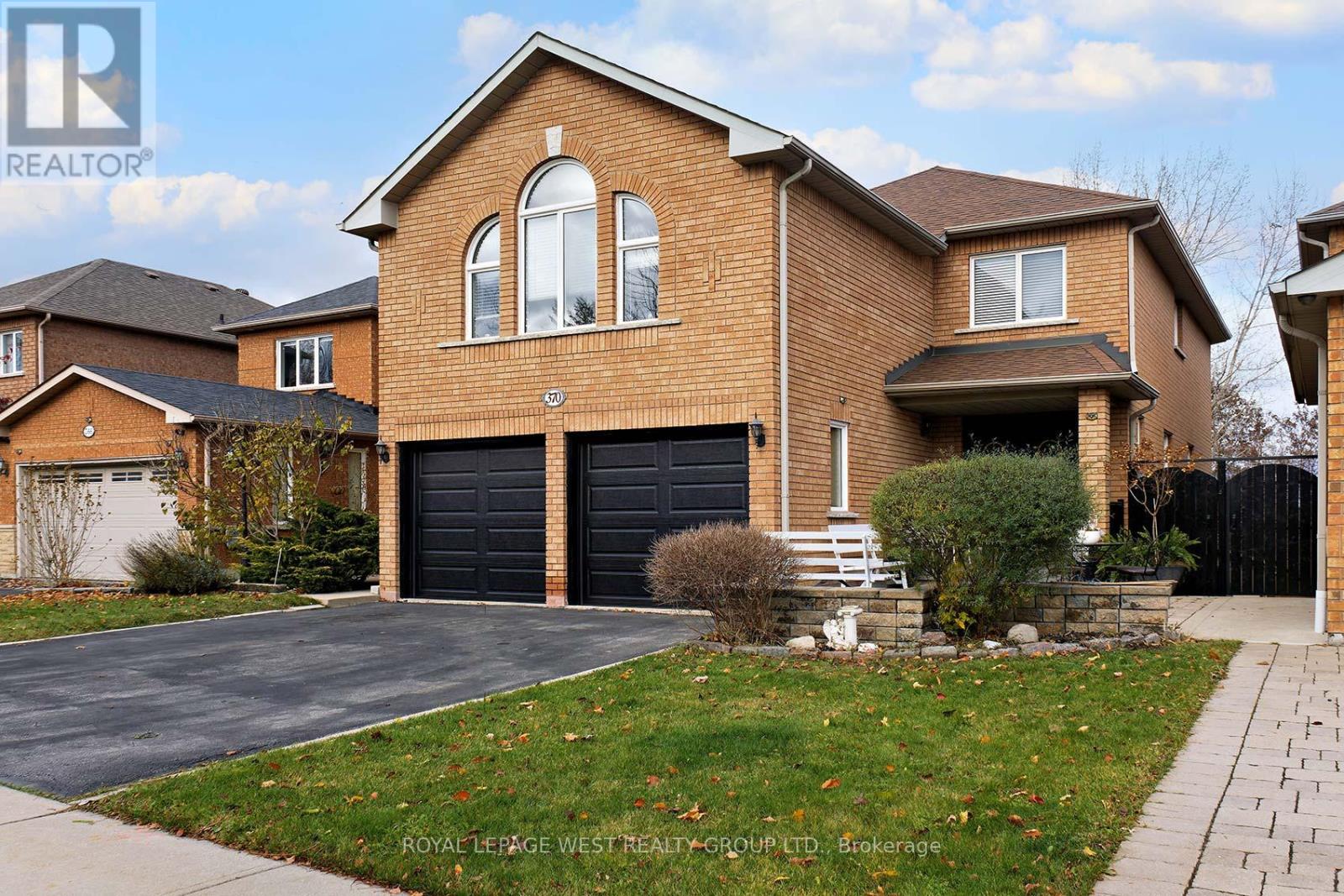 Property at 370 ROYALPARK WAY image 1
