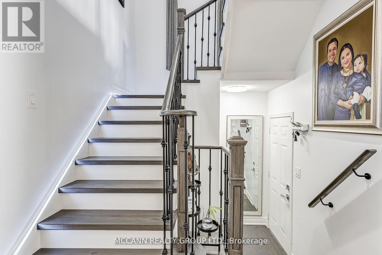 Property at 93 REVELSTOKE CRESCENT image 5