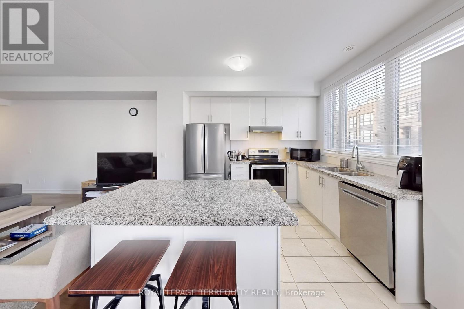 3031 Cascade Common, Oakville, Ontario  L6H 0R8 - Photo 9 - W12026295