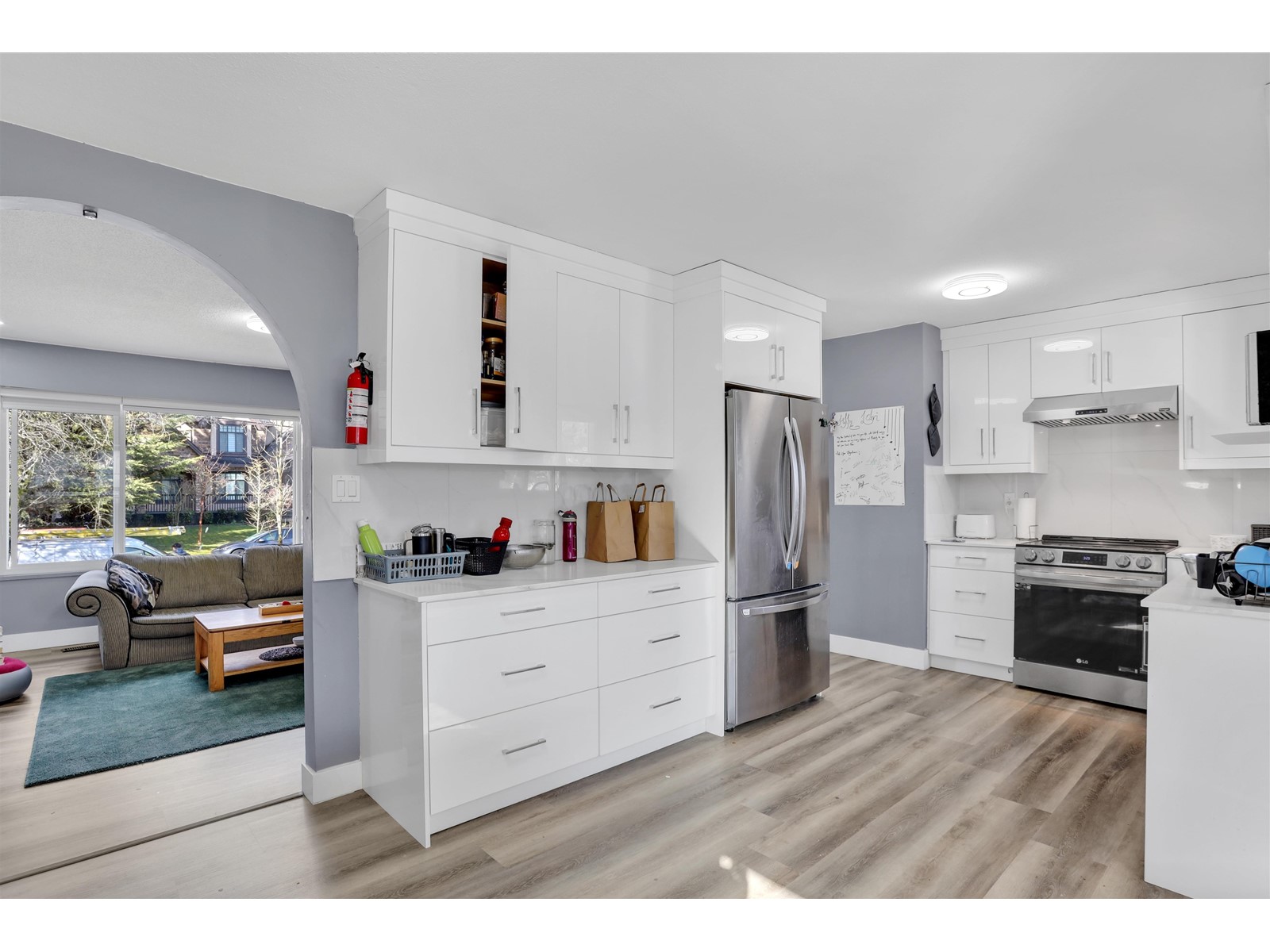 9024 123a Street, Surrey, British Columbia  V3V 6K3 - Photo 6 - R2978494