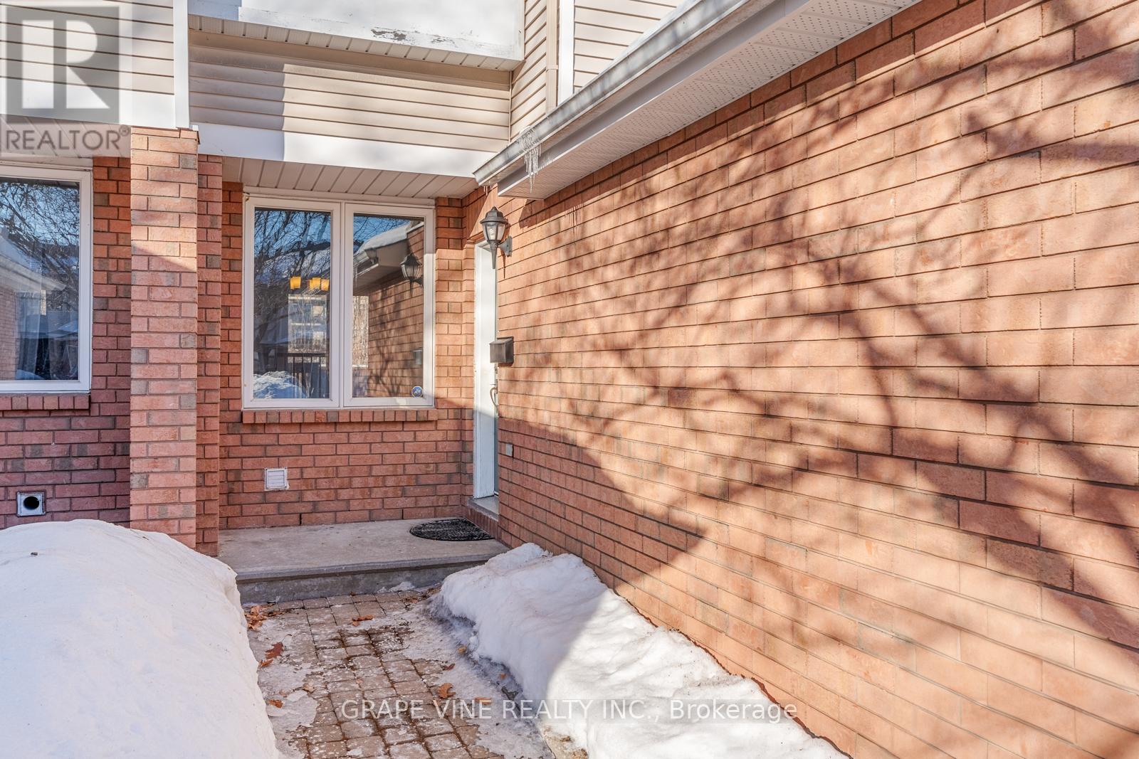 Property at 430 LAWLER CRESCENT image 3