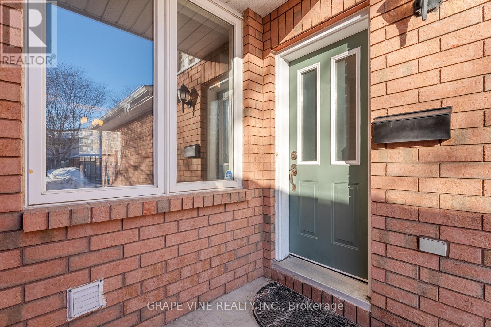 Property at 430 LAWLER CRESCENT image 4