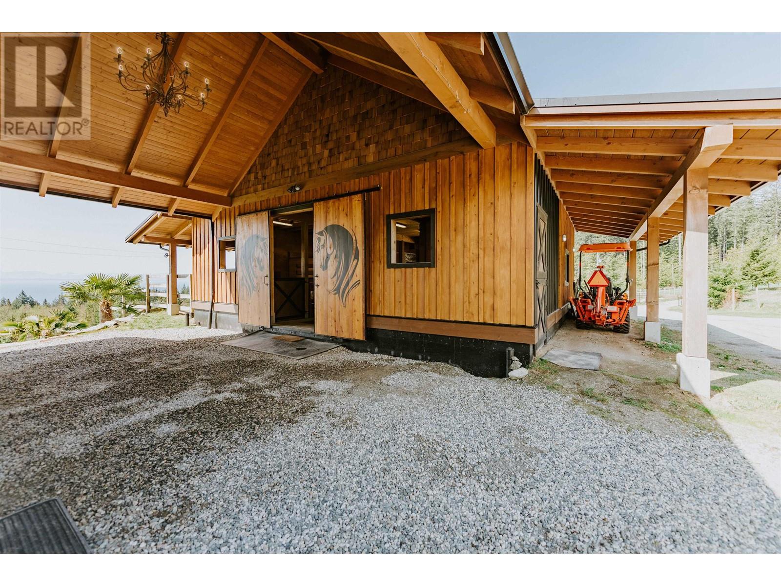 2247 Pixton Road, Roberts Creek, British Columbia  V0N 2W5 - Photo 33 - R2979098