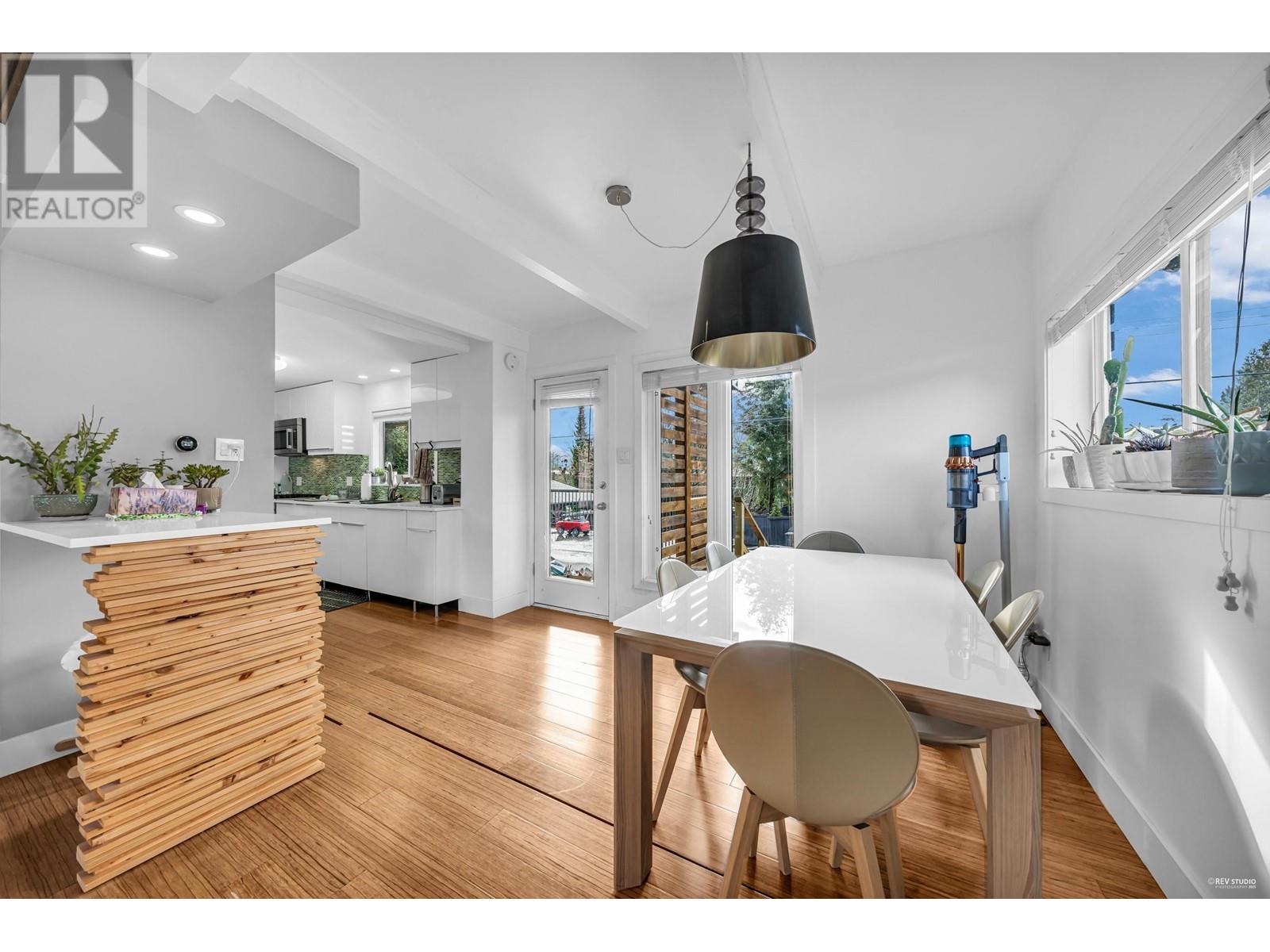 857 E 12th Street, North Vancouver, British Columbia  V7L 2L2 - Photo 10 - R2979129