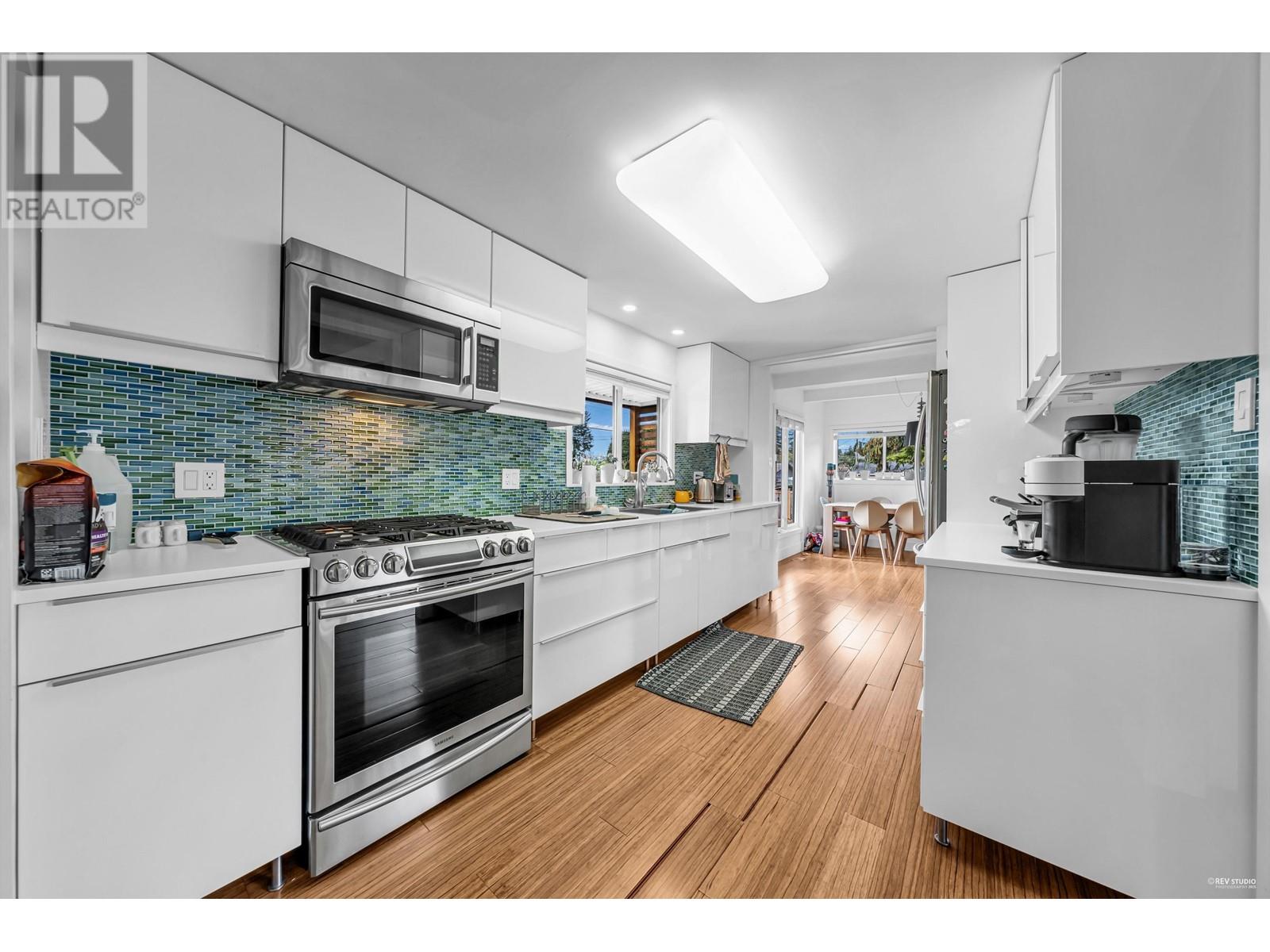 857 E 12th Street, North Vancouver, British Columbia  V7L 2L2 - Photo 12 - R2979129