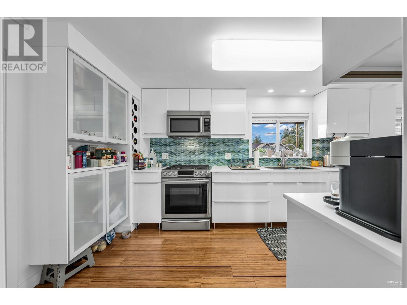 857 E 12th Street, North Vancouver, British Columbia  V7L 2L2 - Photo 13 - R2979129