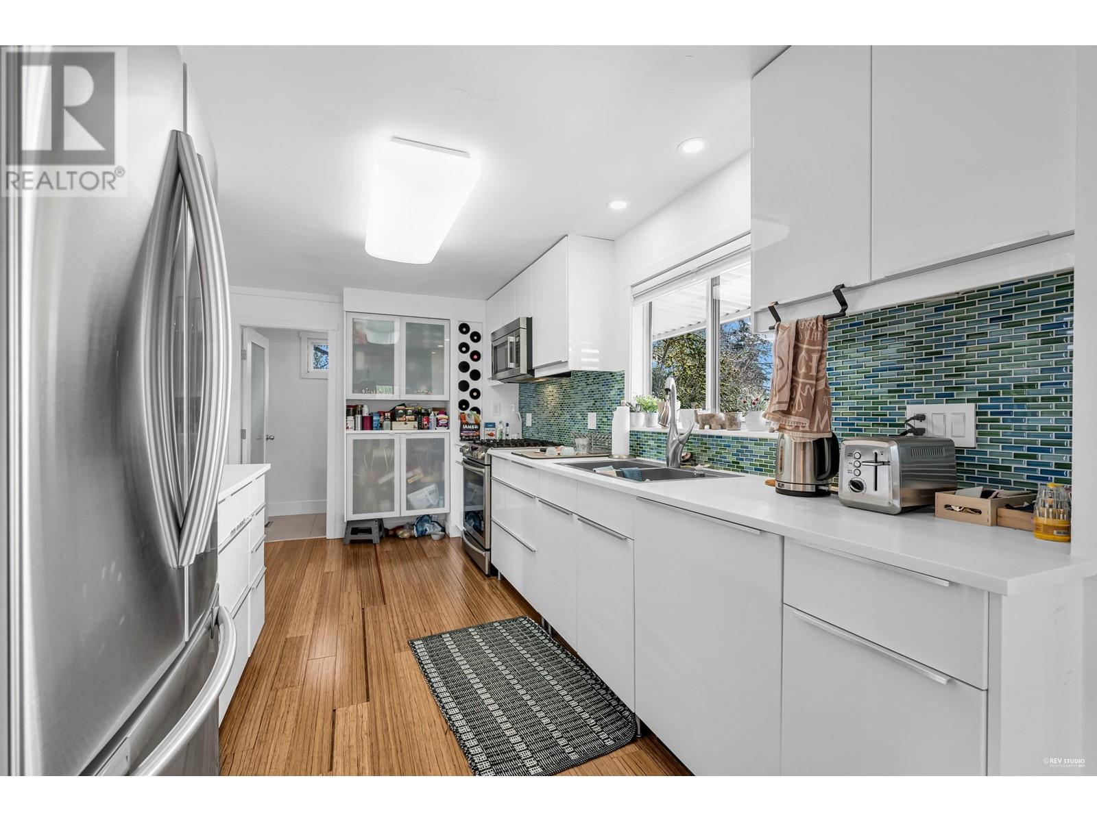 857 E 12th Street, North Vancouver, British Columbia  V7L 2L2 - Photo 14 - R2979129