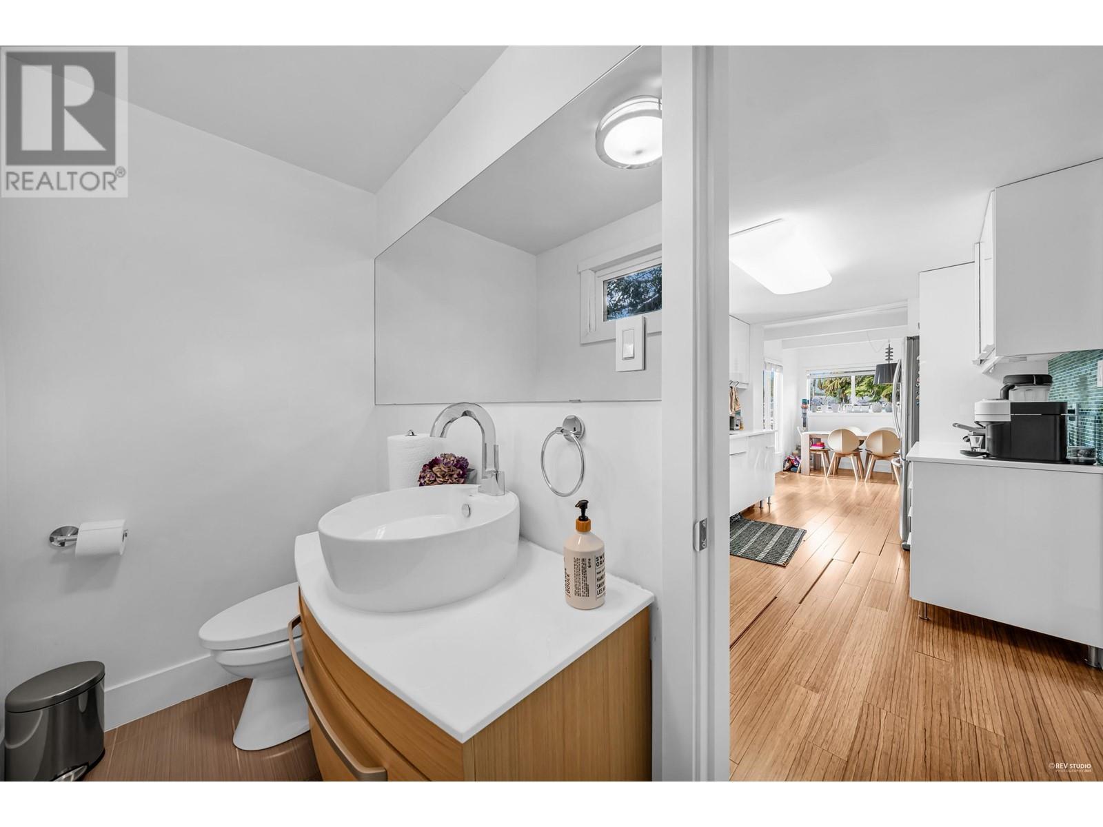 857 E 12th Street, North Vancouver, British Columbia  V7L 2L2 - Photo 15 - R2979129