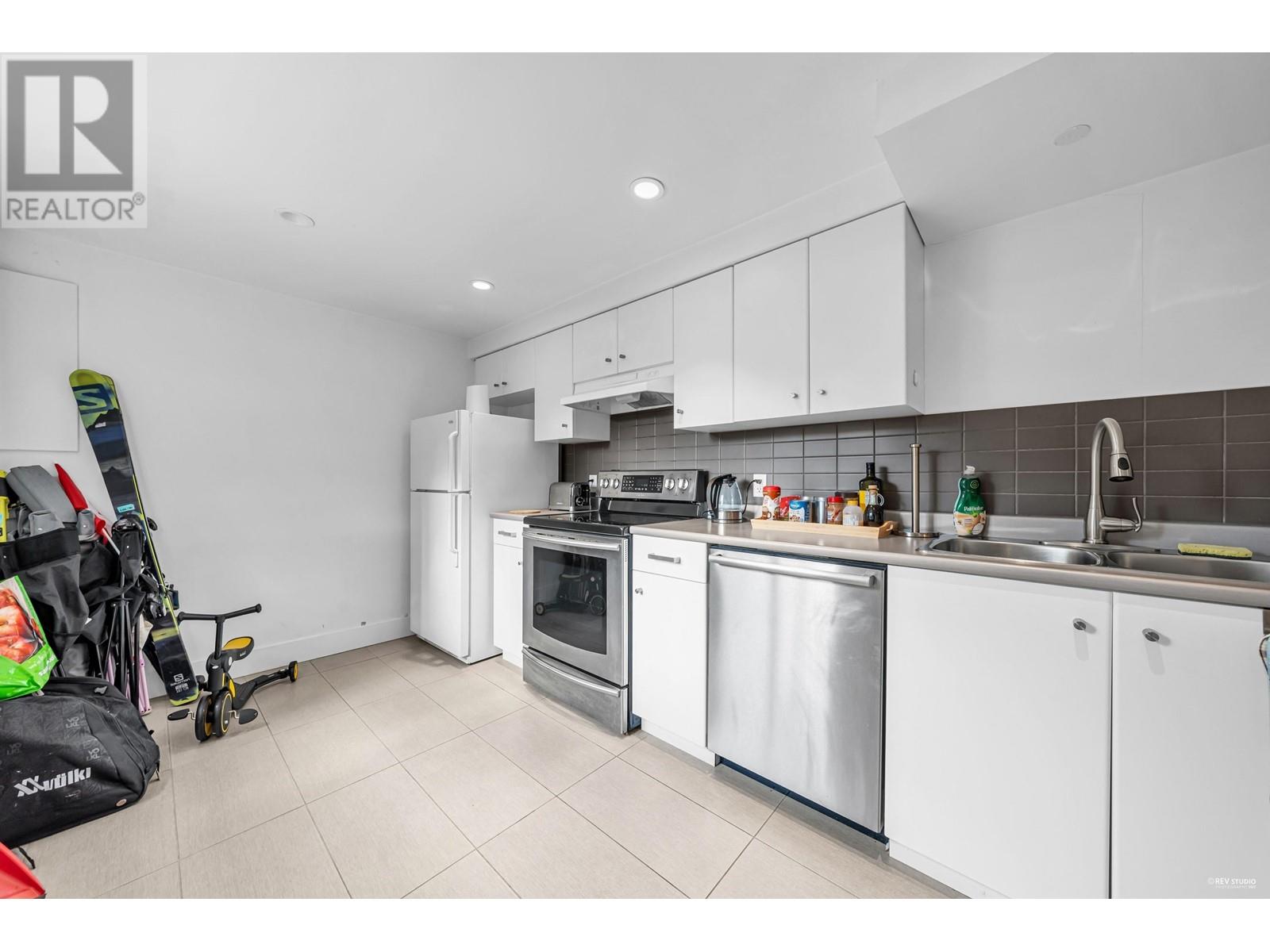 857 E 12th Street, North Vancouver, British Columbia  V7L 2L2 - Photo 23 - R2979129