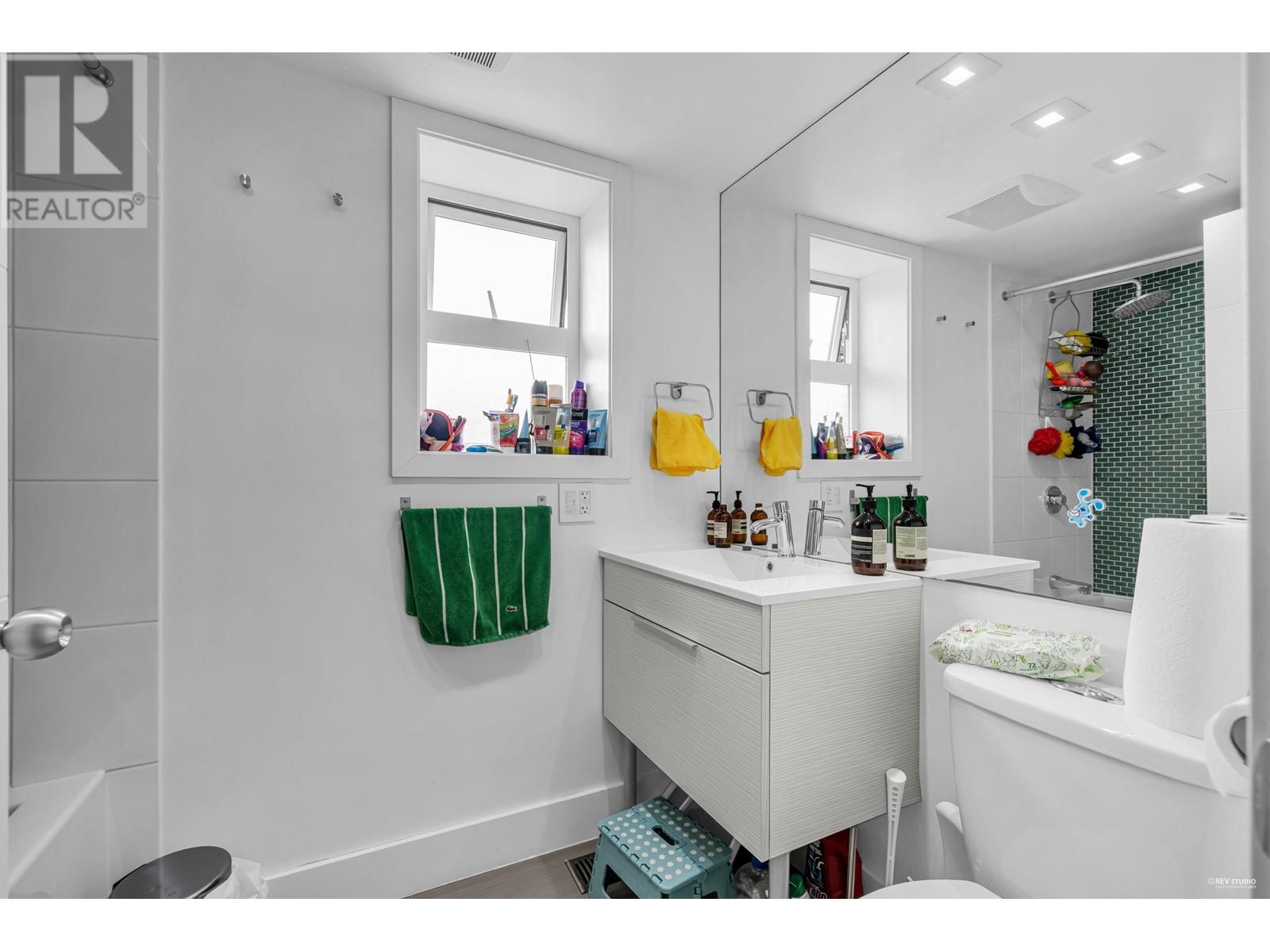 857 E 12th Street, North Vancouver, British Columbia  V7L 2L2 - Photo 24 - R2979129
