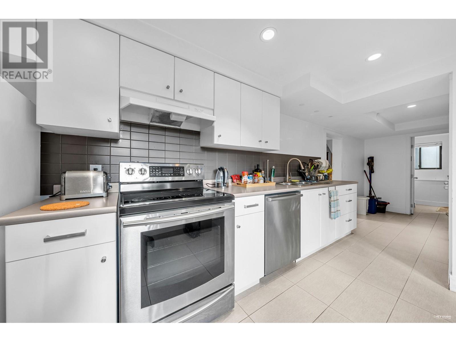 857 E 12th Street, North Vancouver, British Columbia  V7L 2L2 - Photo 26 - R2979129