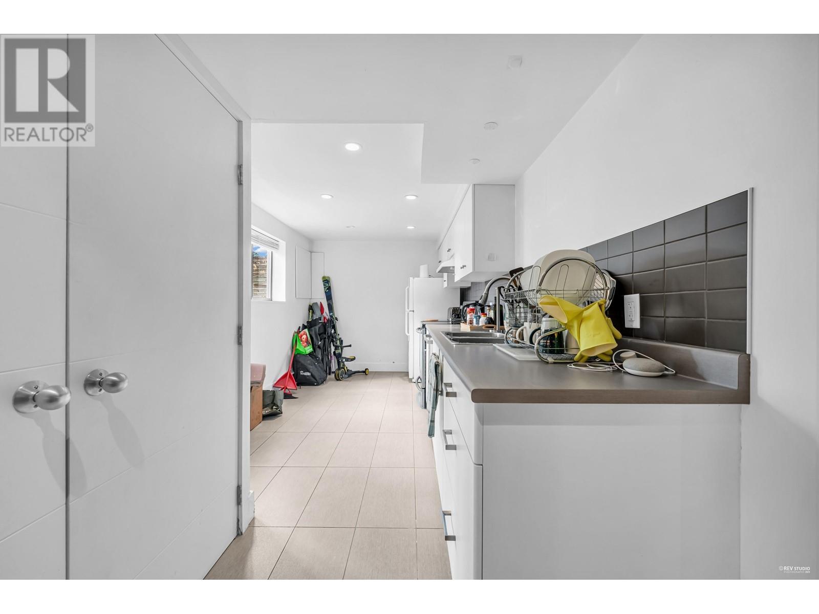 857 E 12th Street, North Vancouver, British Columbia  V7L 2L2 - Photo 28 - R2979129