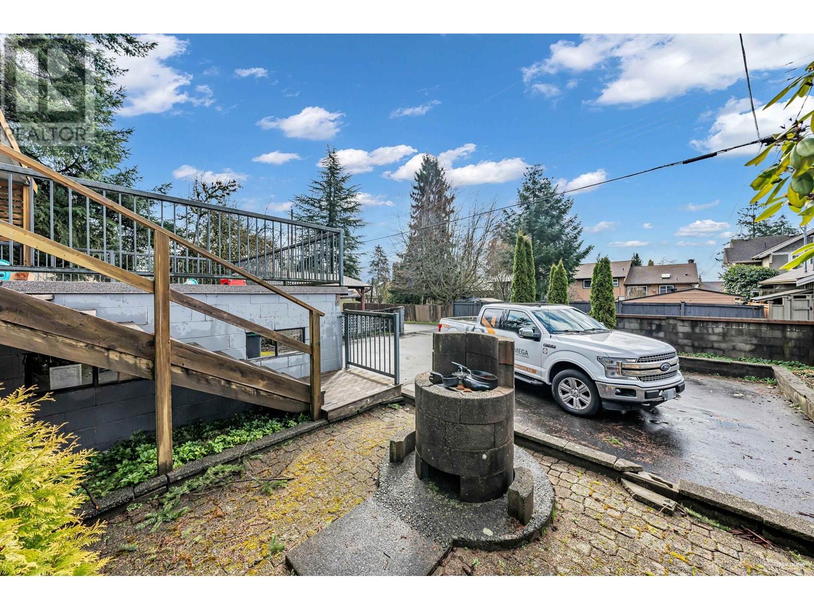 857 E 12th Street, North Vancouver, British Columbia  V7L 2L2 - Photo 34 - R2979129
