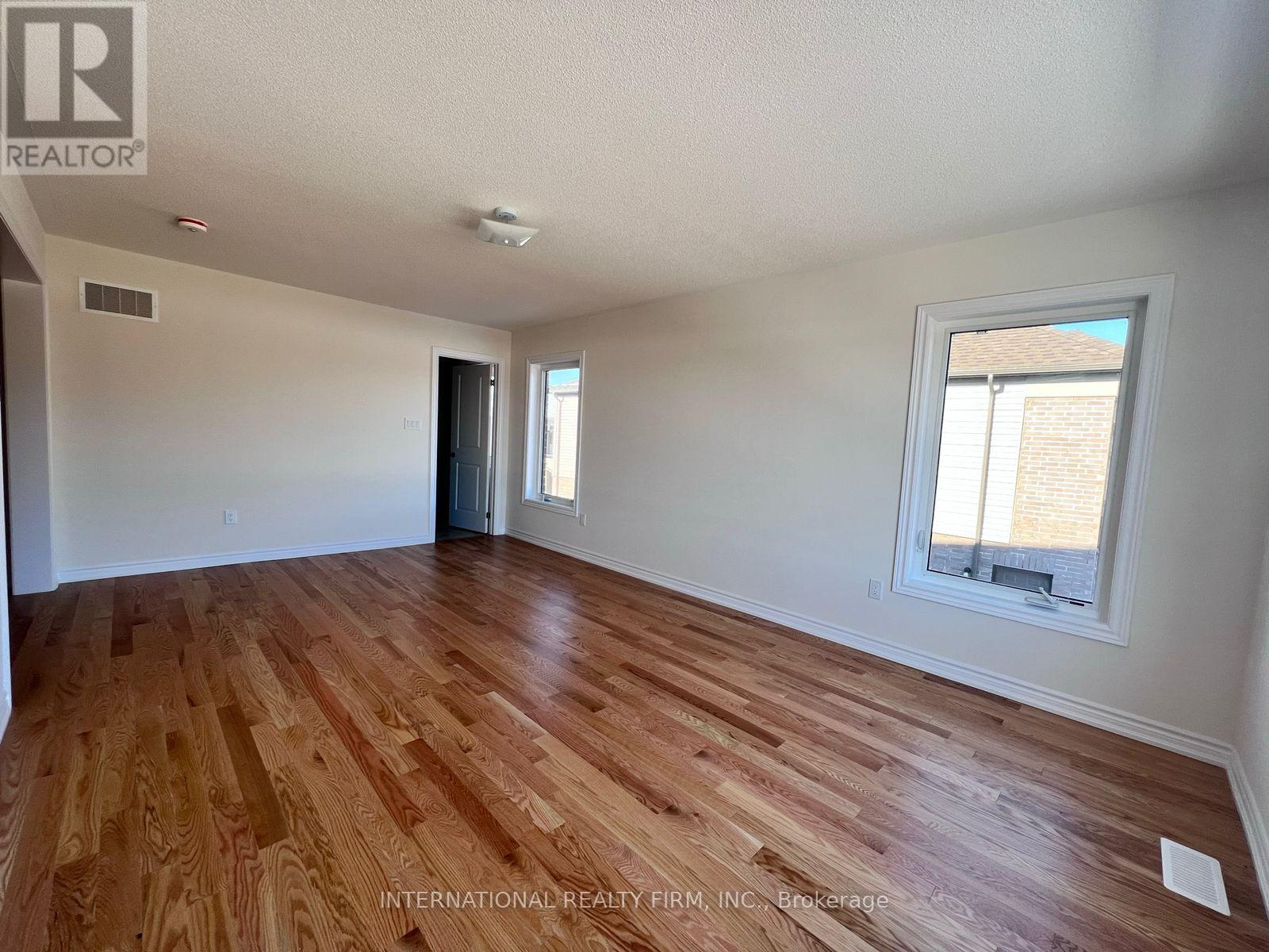 8 Zaba Road, Barrie, Ontario  L9J 0L9 - Photo 13 - S12026383