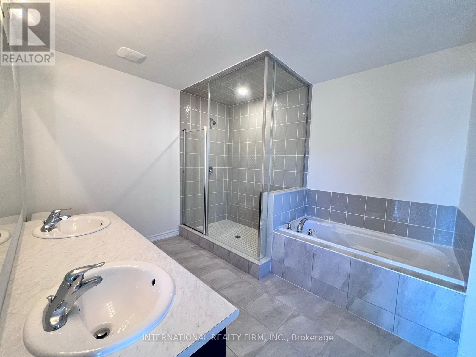 8 Zaba Road, Barrie, Ontario  L9J 0L9 - Photo 15 - S12026383