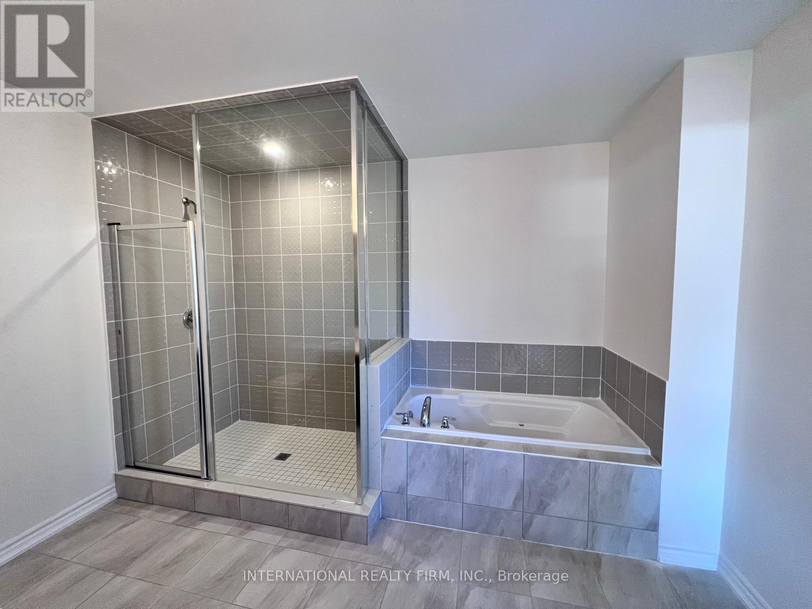 8 Zaba Road, Barrie, Ontario  L9J 0L9 - Photo 16 - S12026383