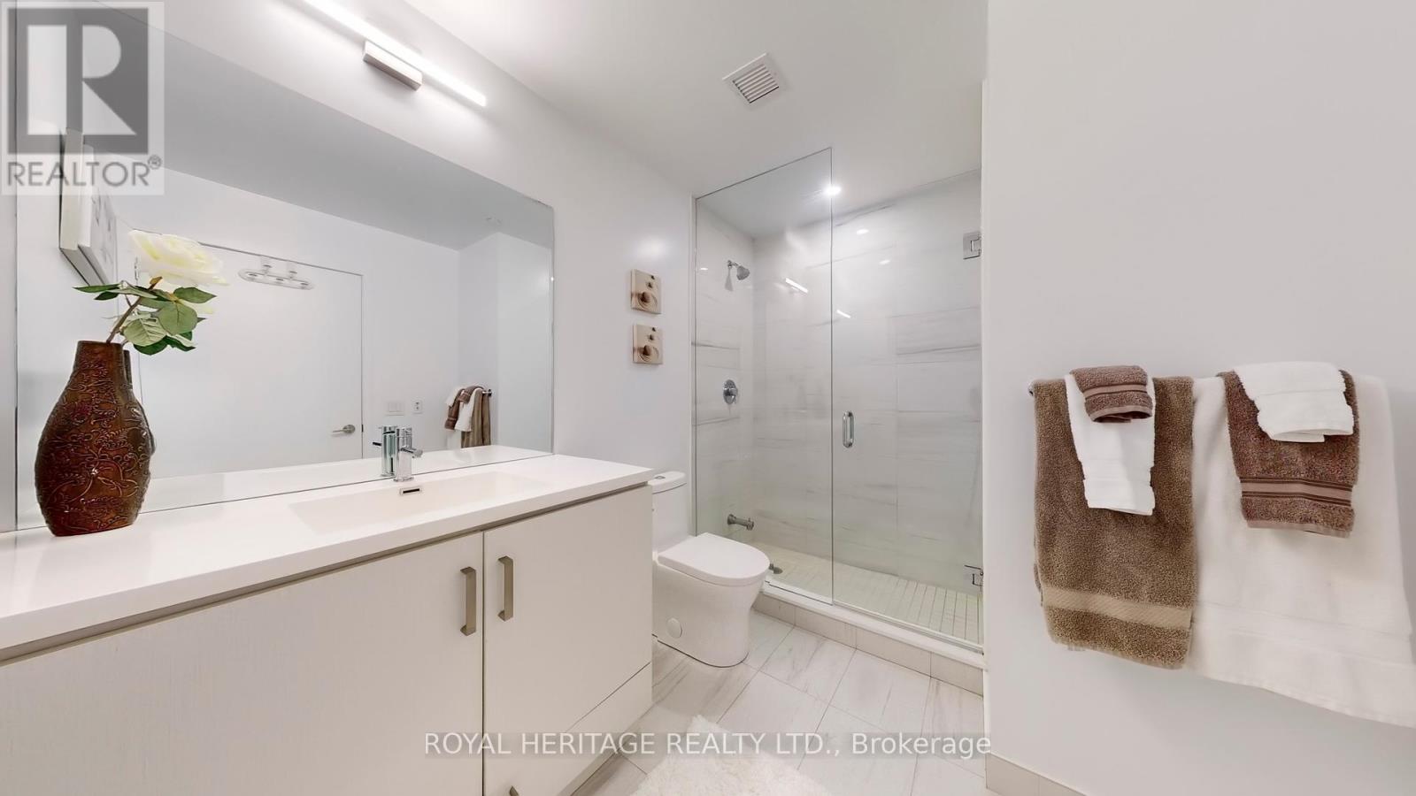 819 - 10 Honeycrisp Crescent, Vaughan, Ontario  L4K 0M7 - Photo 8 - N11992067