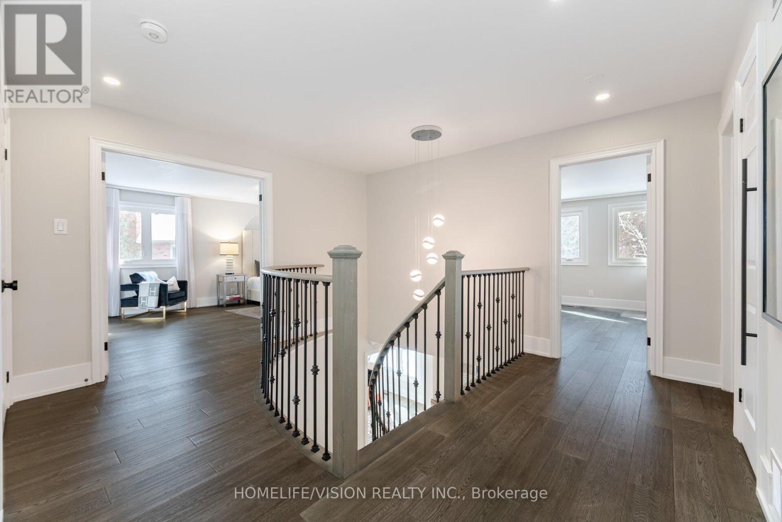1298 Bunsden Avenue, Mississauga, Ontario  L5H 3T9 - Photo 19 - W12026398
