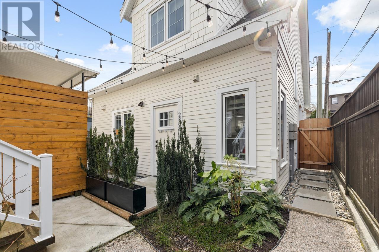 2252 Grant Street, Vancouver, British Columbia  V5L 2Z7 - Photo 3 - R2977678