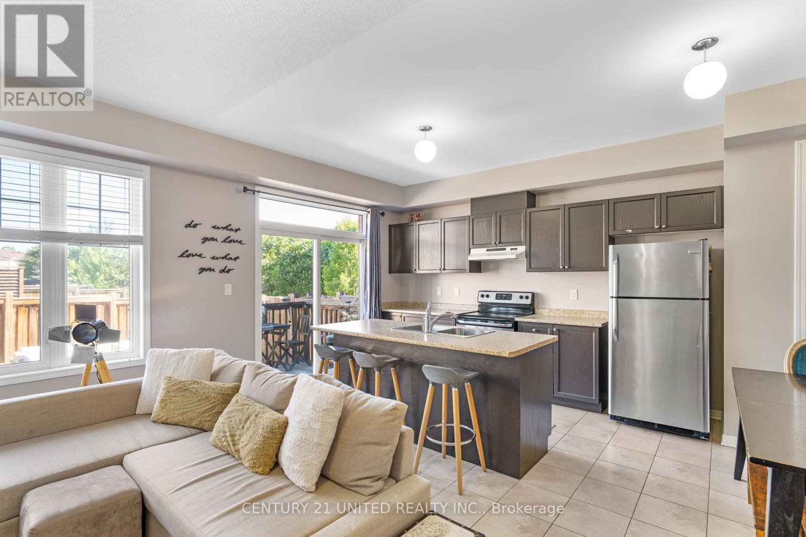 Property at 8 LAMBDON WAY image 3
