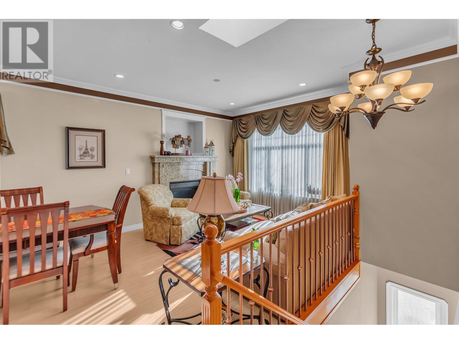 4465 Cambridge Street, Burnaby, British Columbia  V5C 1H6 - Photo 3 - R2978995