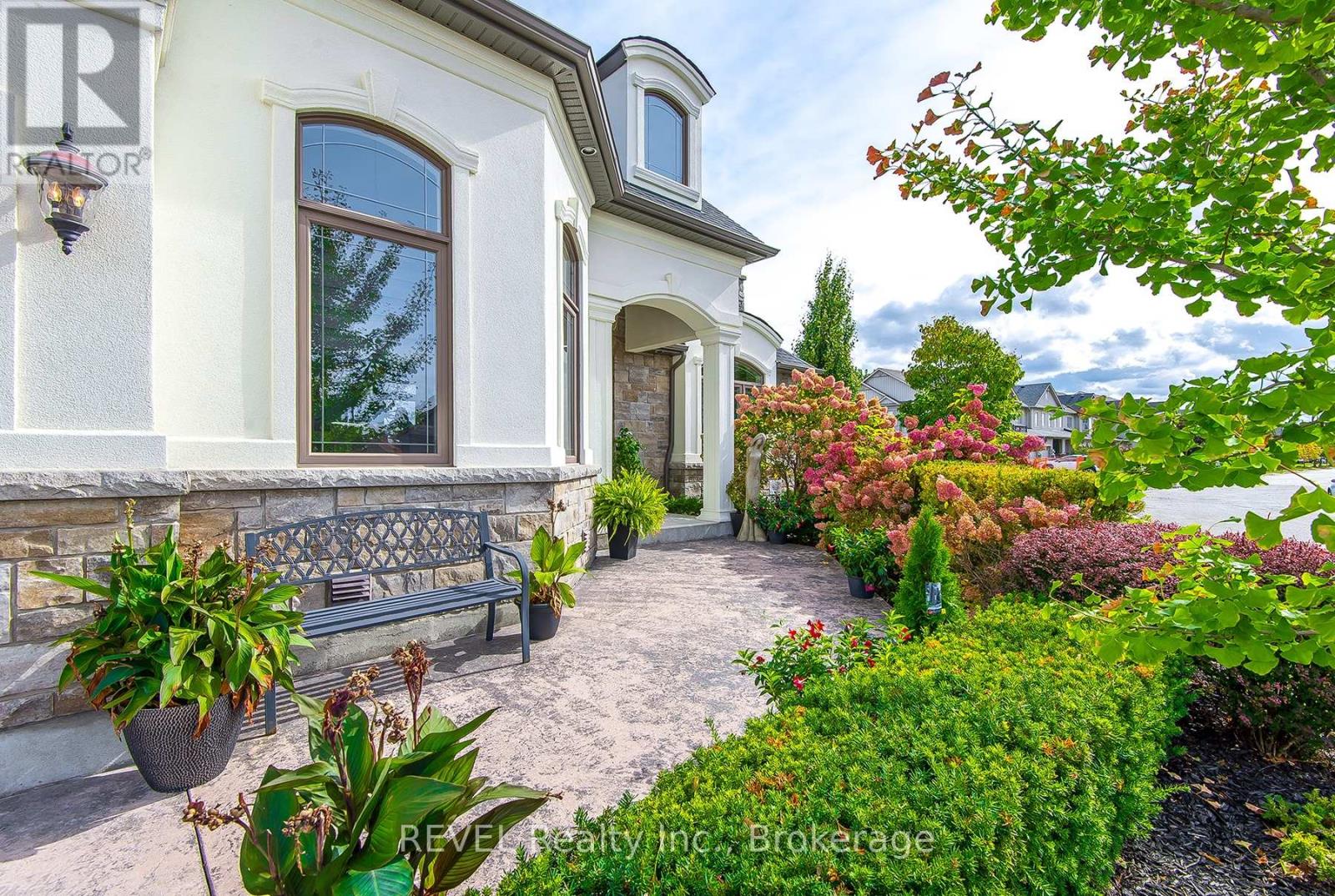 Property at 60 MACKENZIE KING AVENUE image 3