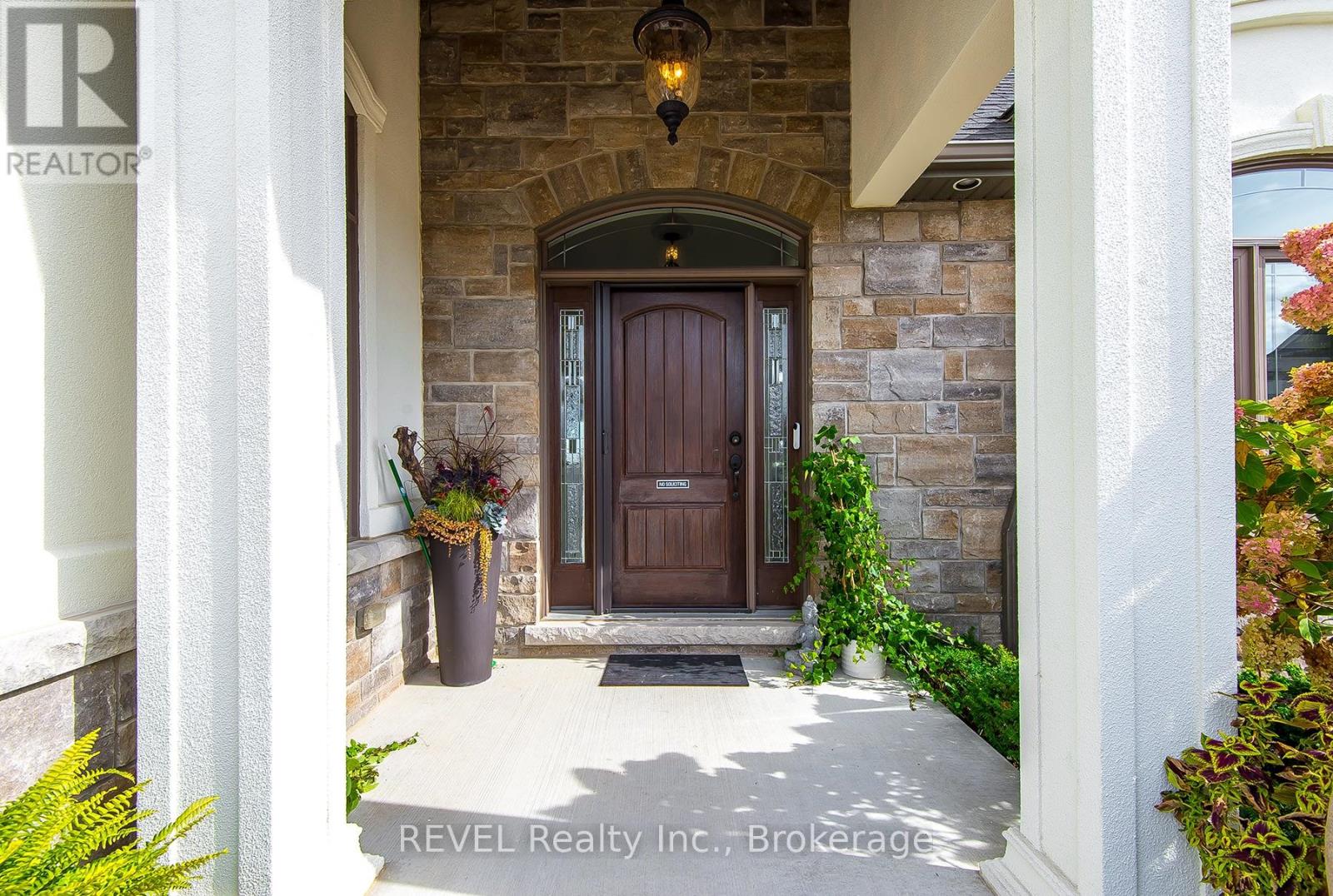 Property at 60 MACKENZIE KING AVENUE image 4