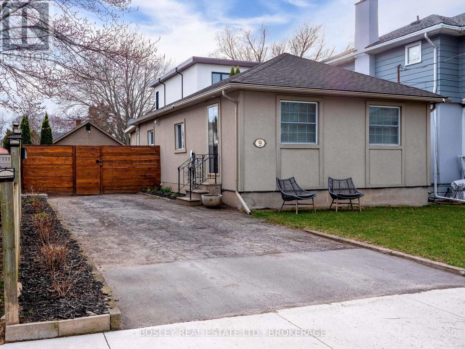 9 Shelley Avenue, St. Catharines, Ontario  L2N 5L4 - Photo 1 - X11990640