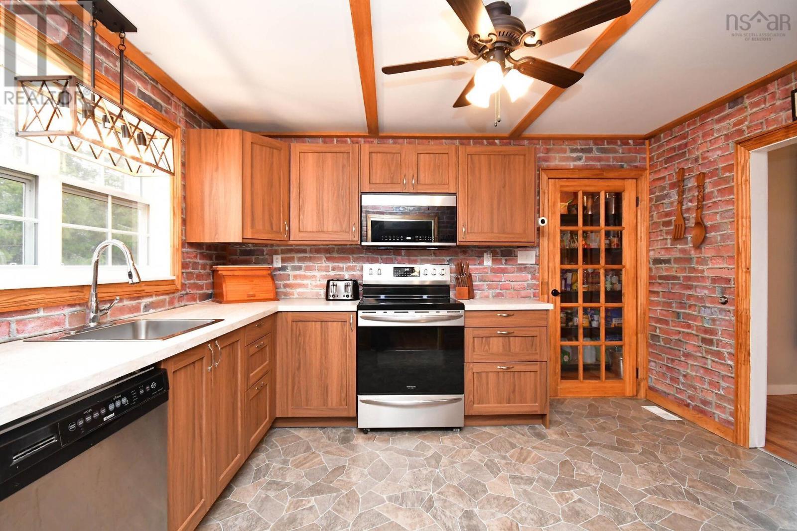 2732 Sackville Drive, Upper Sackville, Nova Scotia  B4E 3C3 - Photo 2 - 202505194