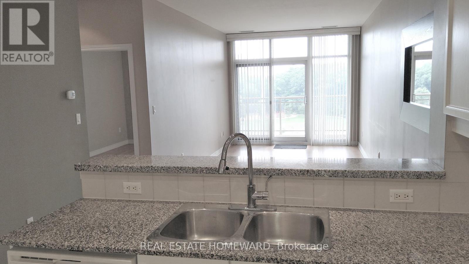 417 - 1 Leaside Park Drive, Toronto, Ontario  M4H 1R1 - Photo 8 - C12026475