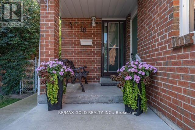Property at 18 LUMINOUS COURT image 2