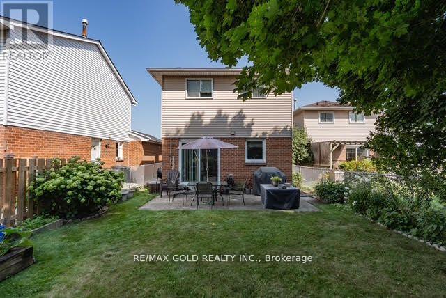Property at 18 LUMINOUS COURT image 4